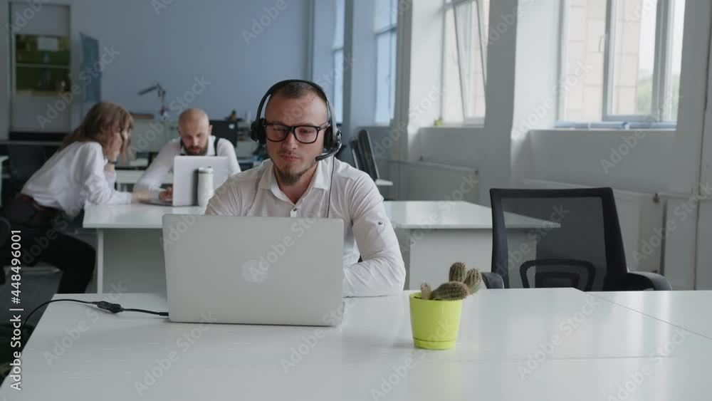 Bearded man makes online conference Bearded man makes online conference