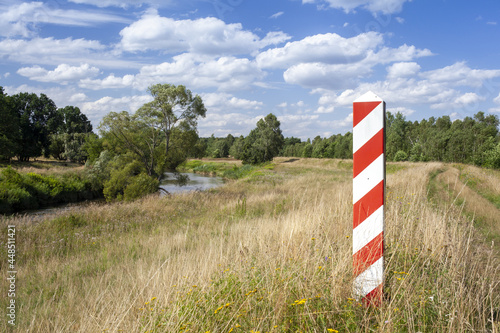 zachodnia granica państwowa Polski na rzece Nysie Łużyckiej - widoczny słup graniczny po stronie polskiej photo