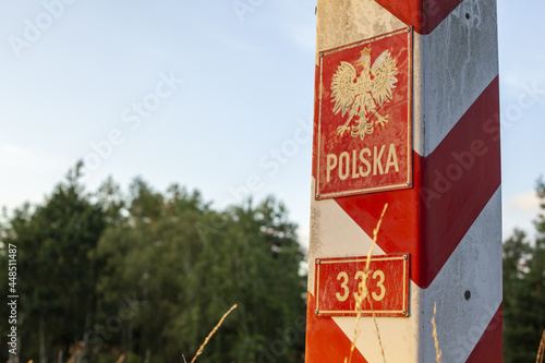 Słup graniczny Polski z widocznym numerem oraz godłem państwowym photo