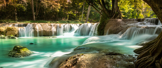 Wandcirkels Toilet Panorama waterval in tropisch regenwoud  © Parichart