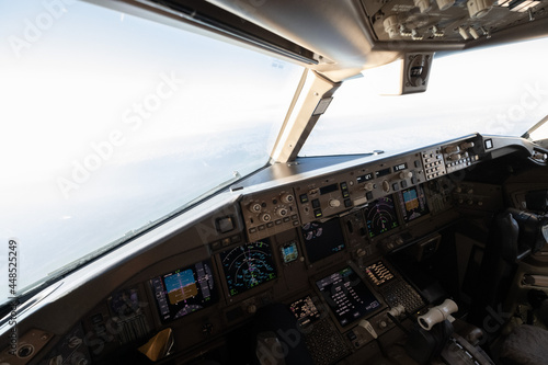 Fototapeta Naklejka Na Ścianę i Meble -  Boeing777 Airliner Cockpit