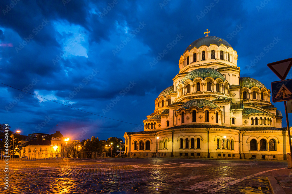 ブルガリア　ライトアップされたソフィアのアレクサンドル・ネフスキー大聖堂