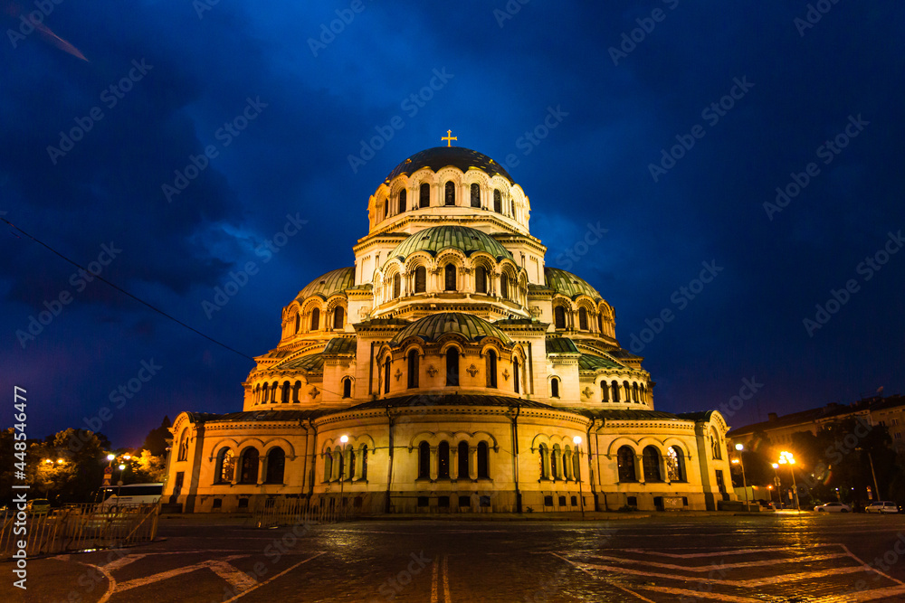 ブルガリア　ライトアップされたソフィアのアレクサンドル・ネフスキー大聖堂