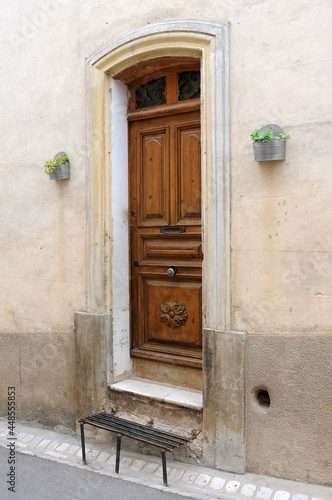 Porte d'entrée dans le village Cucugnan dans l'Aude en Roussillon Occitanie France 