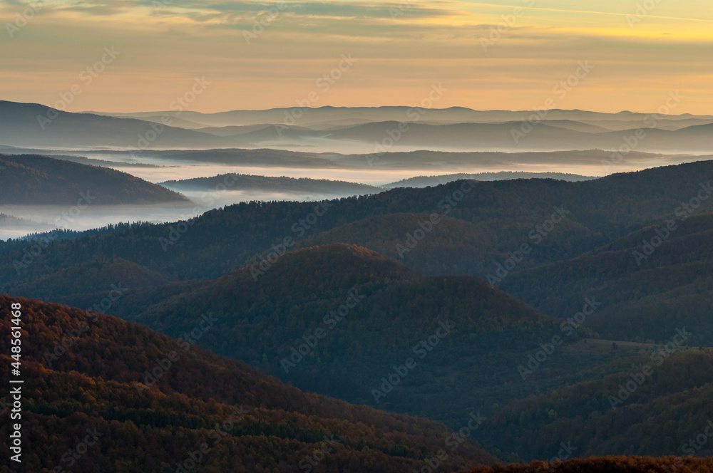 Fototapeta premium Sunrise seen from the summit of Połonina Wetlińska towards the Bieszczady peaks and the summit of Połonina Caryńska, the Bieszczady forest, the Bieszczady mountains, the Carpathians