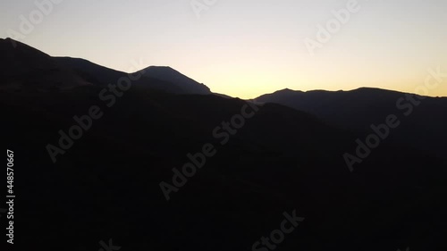 Wallpaper Mural Anochecer en las montañas - Circular Torontodigital.ca