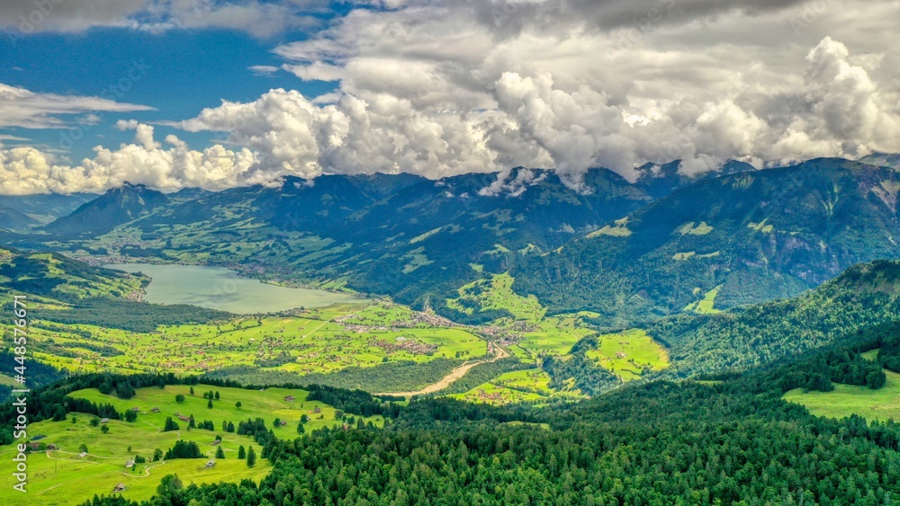 Ein Blick von der Mörlialp Richtung Sarnersee, Obwalden, Schweiz, (August 2021) Ein Blick von der Mörlialp Richtung Sarnersee, Obwalden, Schweiz, (August 2021)
