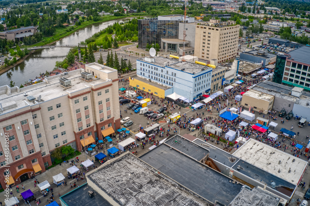 Fototapeta premium Aerial View of the Popular Midnight Sun Festival in Fairbanks, Alaska