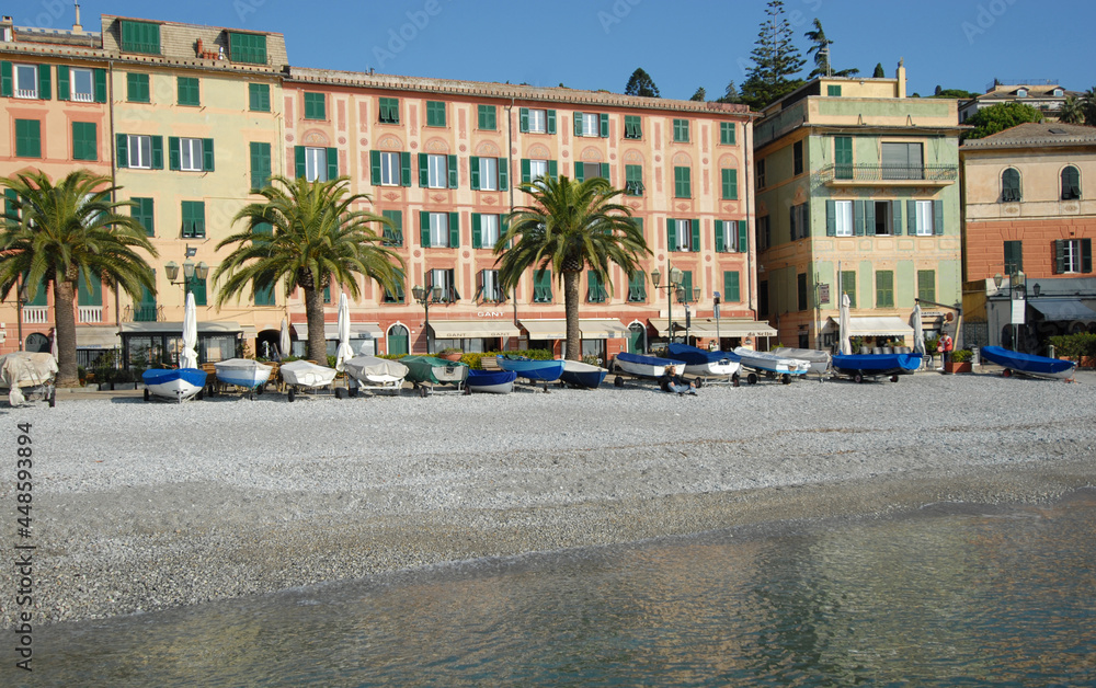 Santa Margherita Ligure is a seaside resort in the Gulf of Tigullio famous for the beauty of its colorful houses and trompe l'oeil.

