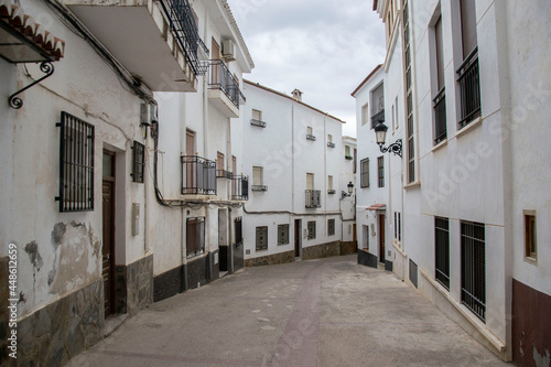 street of tall white houses in Ugíjar © Elena Fernández 