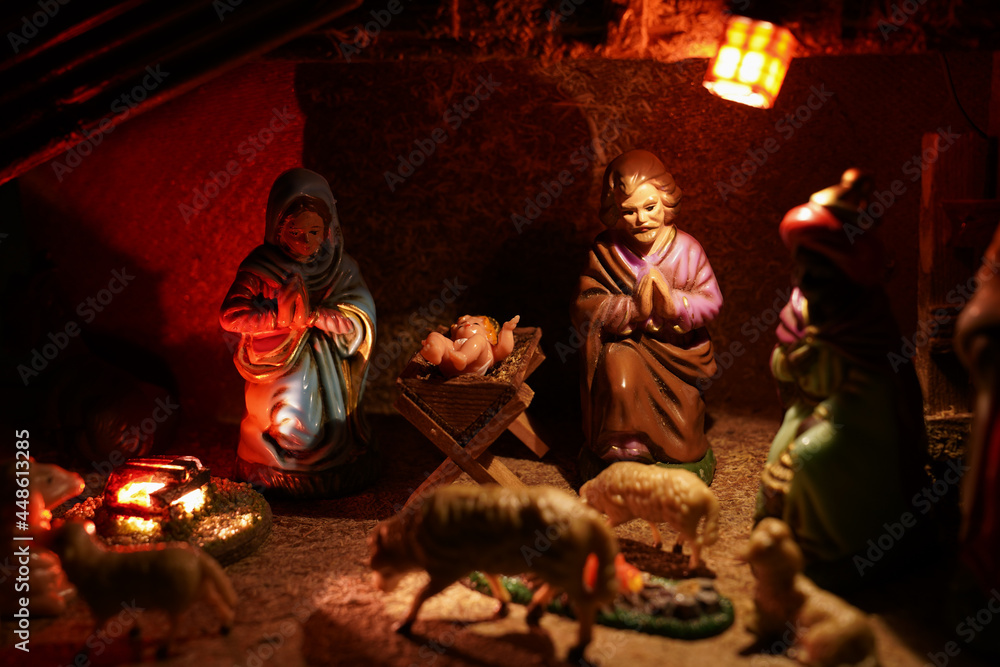 Das Jesuskind in der Weihnachtskrippe 