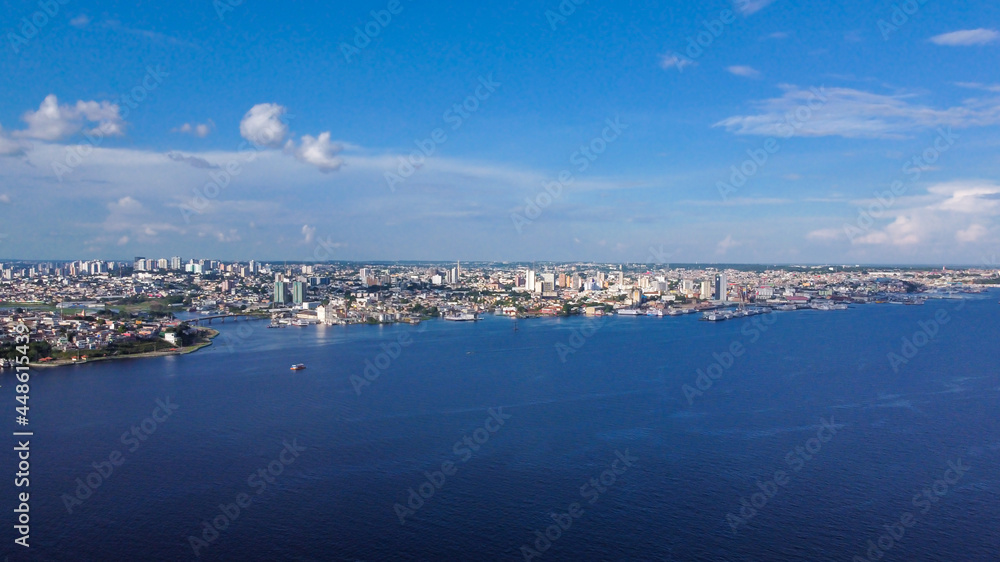 Cidade de Manaus vista do Rio Negro. Manaus - AM