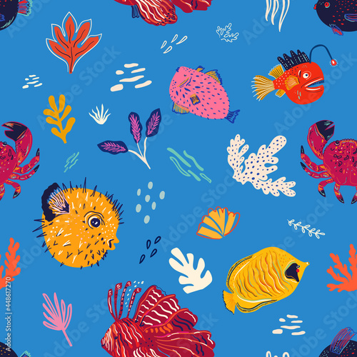 Seamless pattern with fishes, crab. Underwater marine life. Vector background with sea fishes 