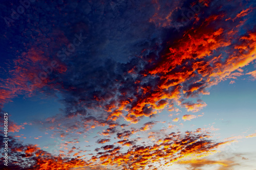 Abendrot, Himmel mit Altocumulus-Wolken © M. Schuppich