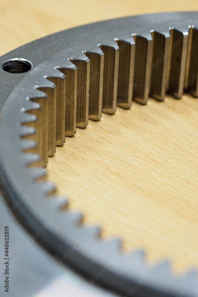 Toothed metal wreath in detail.