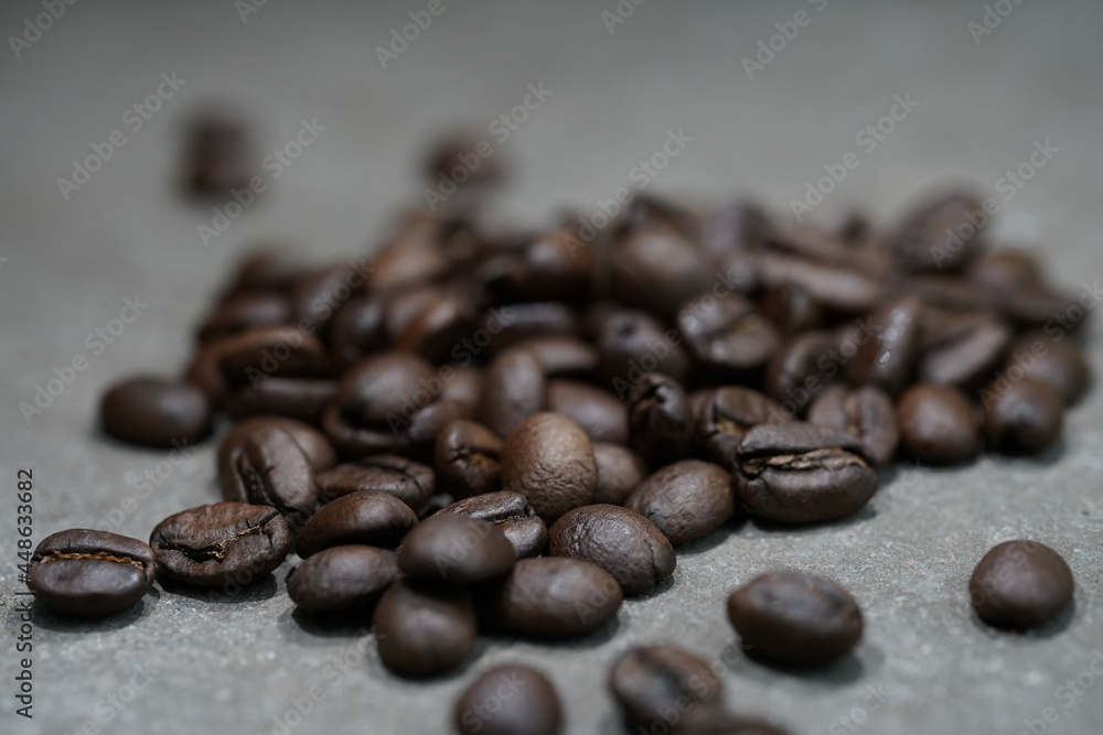 Fototapeta premium coffee beans in a bowl