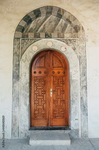Old style wooden door with decorations © Юлия Масюкова
