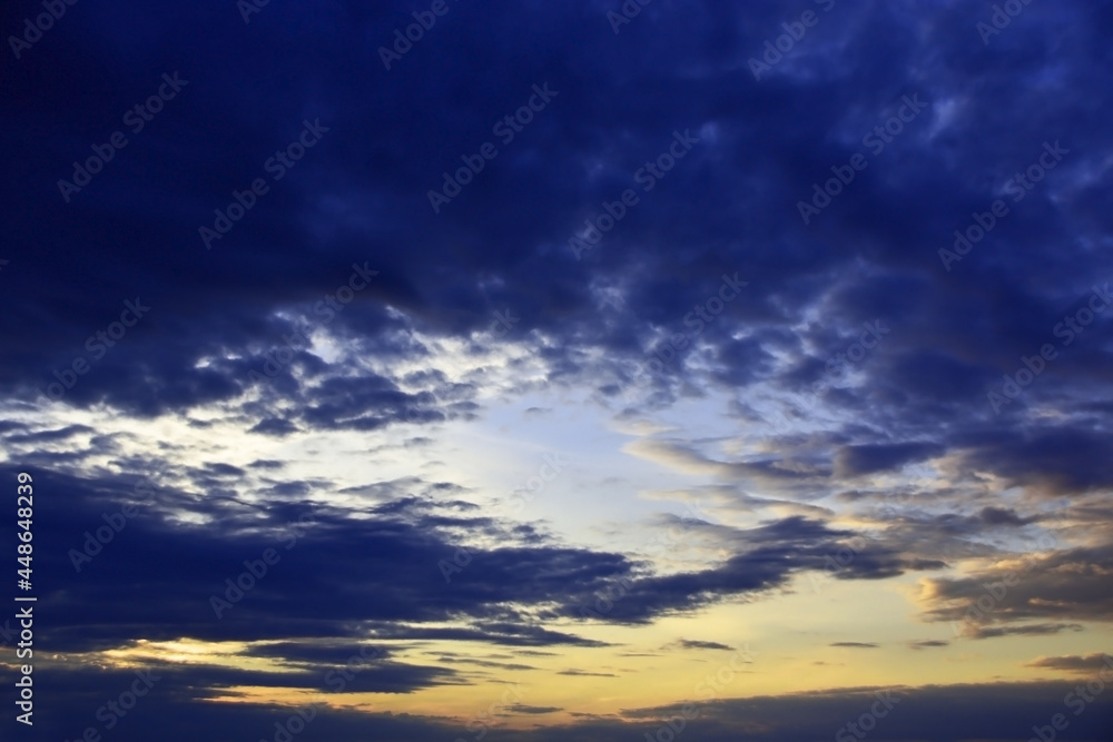 Fototapeta premium Partly cloudy at sunset