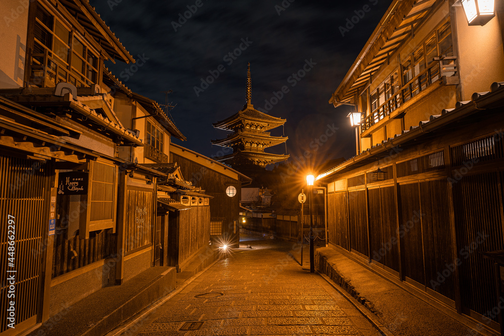 趣ある京都八坂の塔
