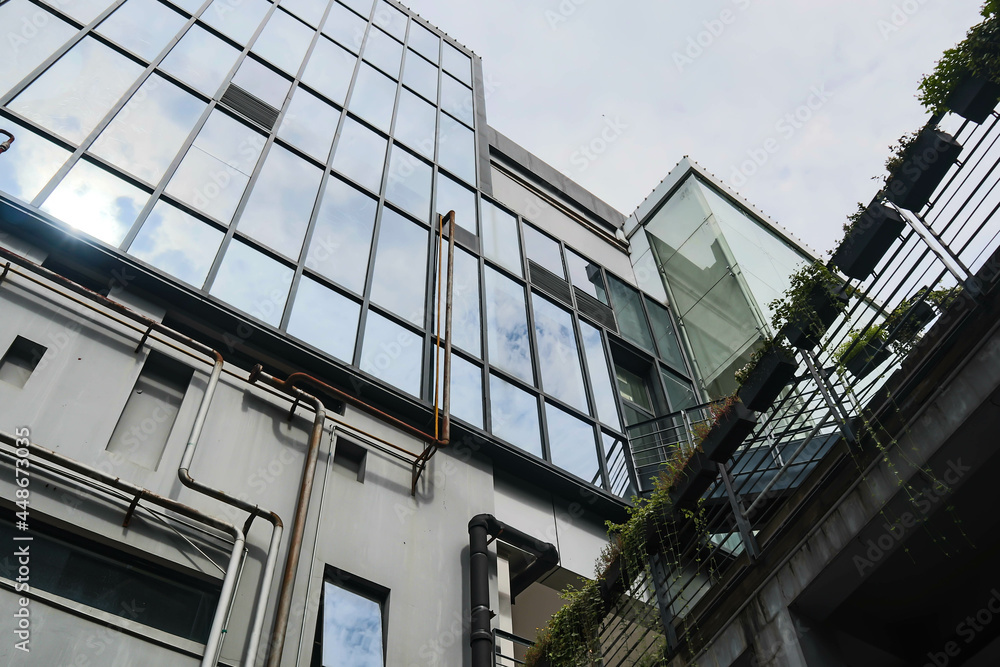 Obraz premium modern office building with sky
