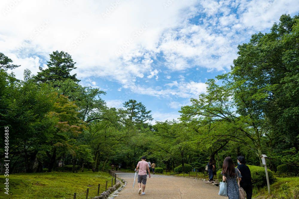 石川県金沢市にある兼六園周辺の風景 Scenery around Kenrokuen Garden in Kanazawa City, Ishikawa Prefecture, Japan.