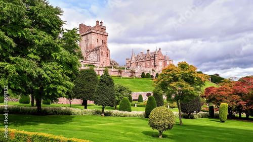 Cuadro en lienzo Drummond Castle and it's beautiful Gardens in Perthshire, Scotland