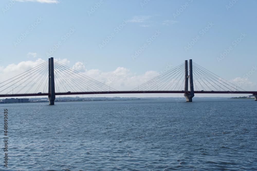 Obraz premium 利根川の河口に掛かる銚子大橋