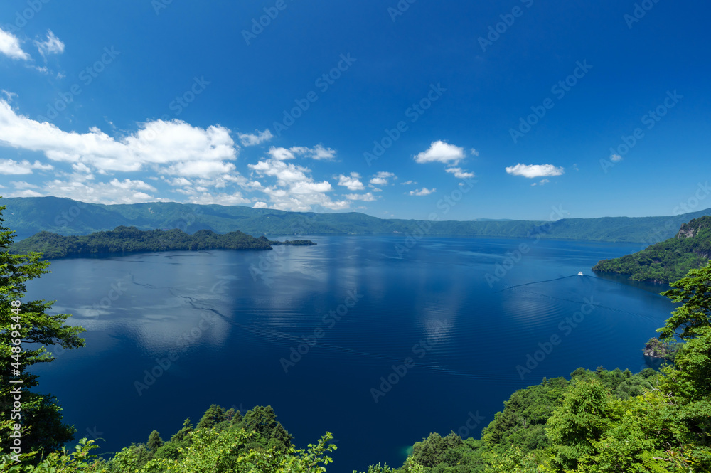 【青森県十和田湖】瞰湖台から眺める十和田湖は開放的な大パノラマ 【青森県十和田湖】瞰湖台から眺める十和田湖は開放的な大パノラマ