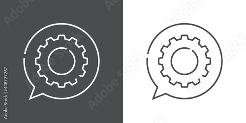 Chat industrial. Logotipo engranaje con parte de burbuja de habla con lineas en fondo gris y fondo blanco