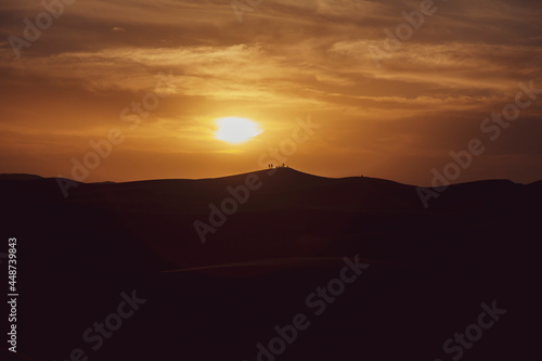 Wallpaper Mural Atardecer en el desierto del Sahara .  Sunset in the Sahara desert. Torontodigital.ca