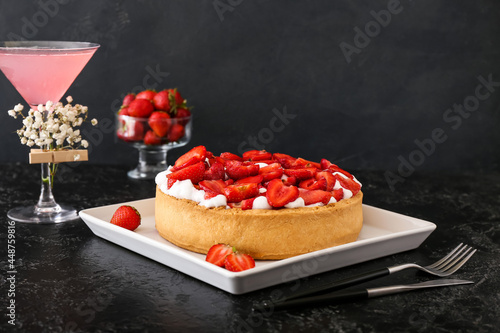 Delicious strawberry tart w...