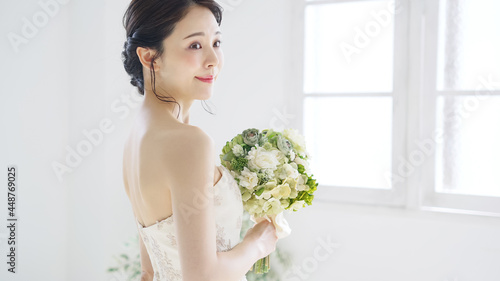 ウェディングドレスを着た女性 ブライダルイメージ ウェディング 結婚式