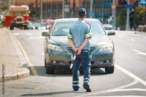 Ταπετσαρία Vehicle stopped by traffic police officer to check driver's license and automobile registration