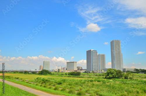 日本 東京都世田谷区にある二子玉川と多摩川の風景