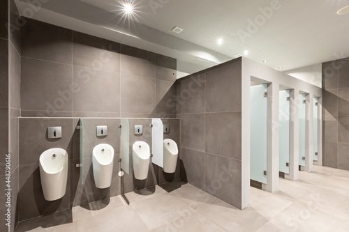 Fotografia Interior of a luxury public toilet