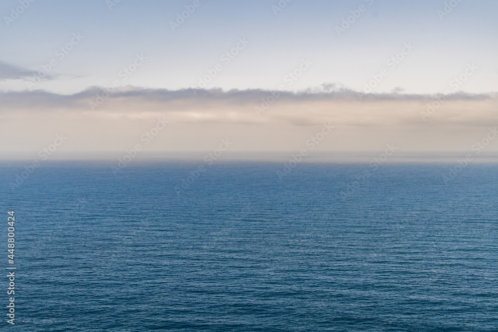 Obraz premium Paisaje con nubes en la costa de Tenerife