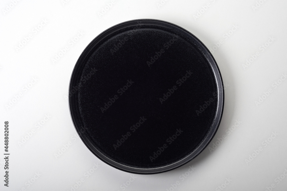 Minimalist style black round plate Minimalist style black round plate