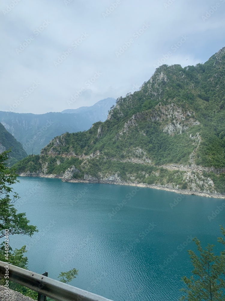 Obraz premium lake in the mountains