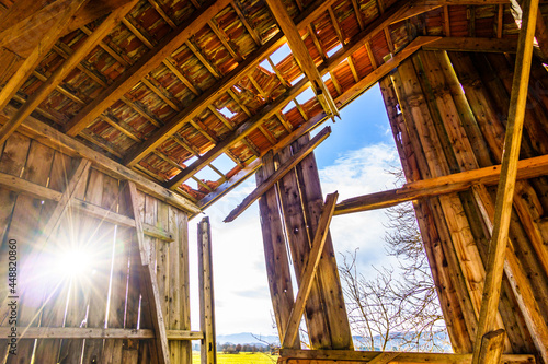 Foto old wooden hut