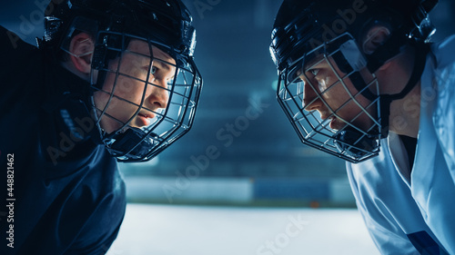Cuadro en lienzo Ice Hockey Rink Arena Game Start: Two Professional Players Aggressive Face off, Sticks Ready