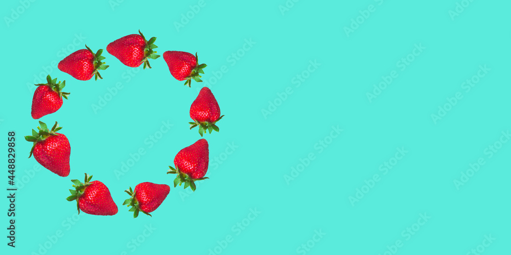 Seamless background with fresh strawberries. Juicy strawberries isolated on a green background. Seamless background with fresh strawberries. Juicy strawberries isolated on a green background.