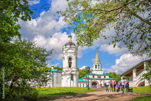 Canvas Print Bell tower and front gate in Kolomenskoye in Moscow