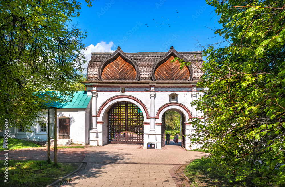 The gate to the territory of the Kolomenskoye park in Moscow