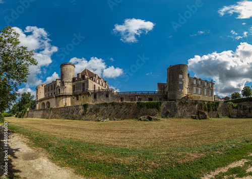Photos Duras (Lot et Garonne, France) - Vue panoramique du château des ducs de duras et