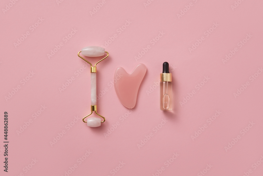 Face roller, bottle and eye patch Face roller, bottle and eye patch