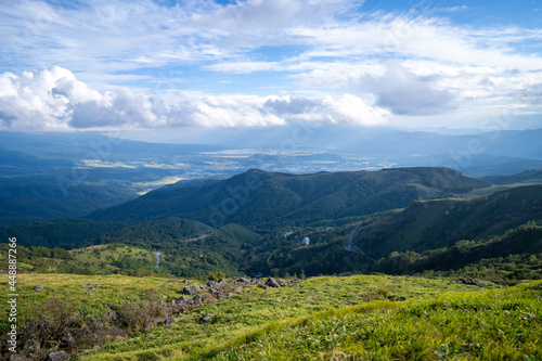 長野県諏訪市の霧ヶ峰を登山している風景 A view of climbing Kirigamine Peak in Suwa City, Nagano Prefecture.
