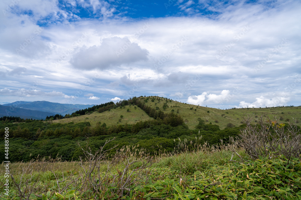 長野県諏訪市の霧ヶ峰を登山している風景 A view of climbing Kirigamine Peak in Suwa City, Nagano Prefecture. 長野県諏訪市の霧ヶ峰を登山している風景 A view of climbing Kirigamine Peak in Suwa City, Nagano Prefecture.