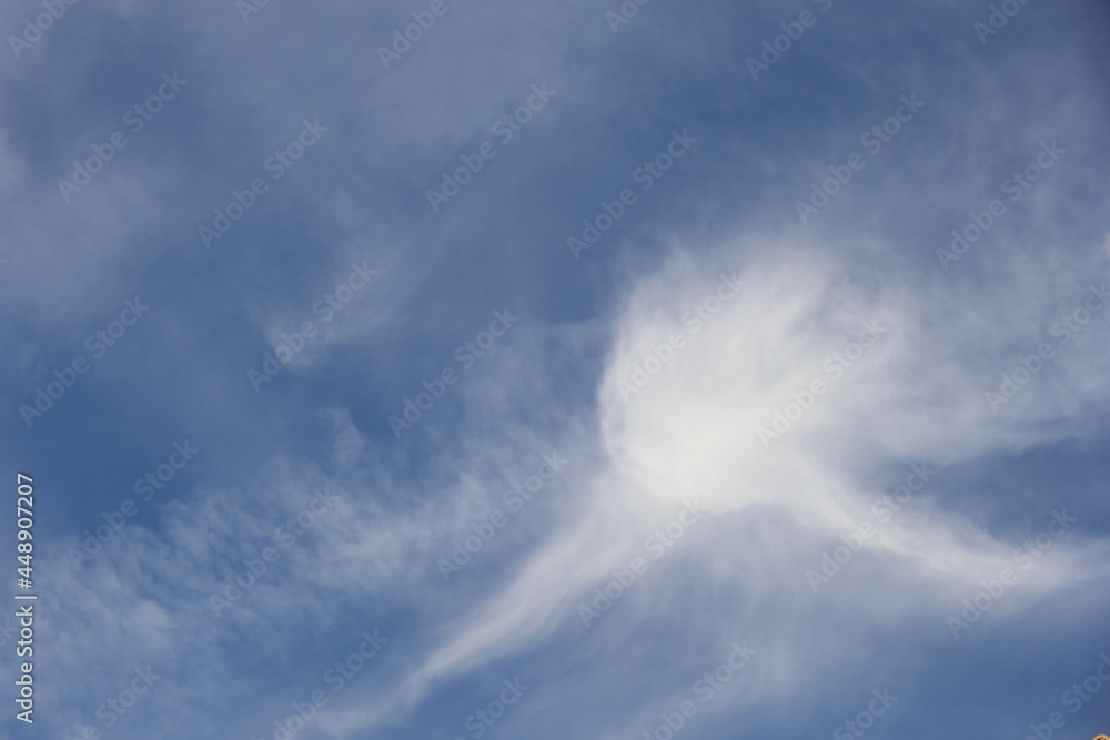 Fototapeta premium 爽やかな青空と白い雲