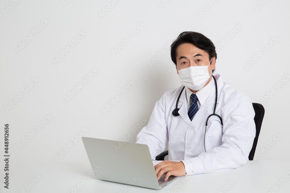日本人男性の医者