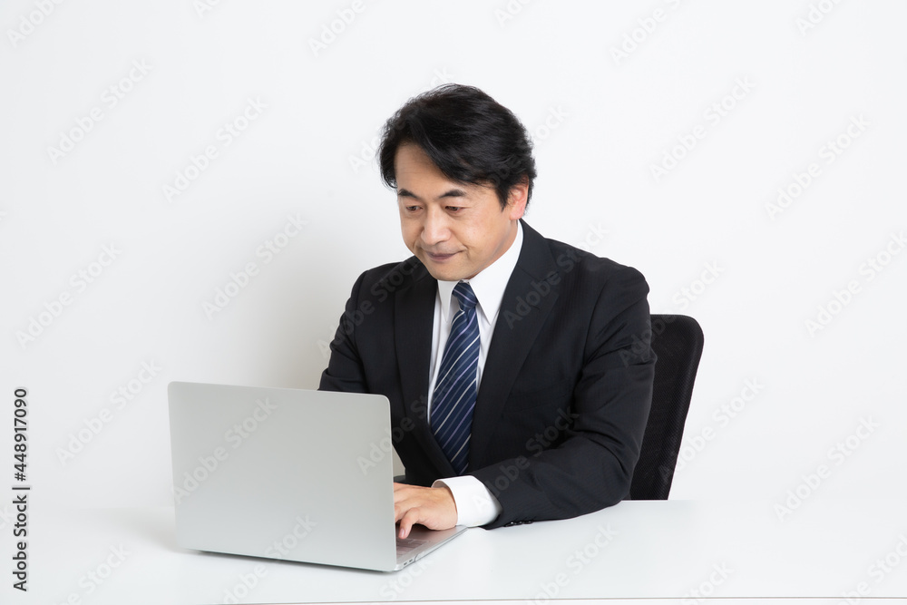 中年のサラリーマン日本人男性 中年のサラリーマン日本人男性